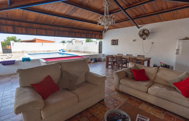 Resale - Villa - Las Heredades - Heredades