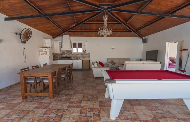 Resale - Villa - Las Heredades - Heredades