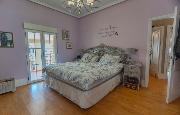 Resale - Villa - Las Heredades - Heredades
