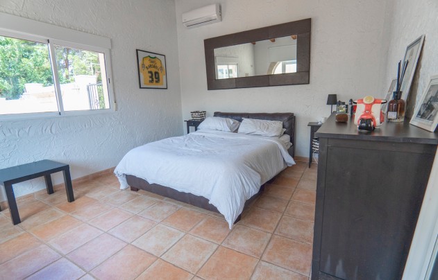 Resale - Villa - Las Heredades - Heredades