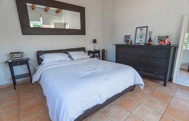 Resale - Villa - Las Heredades - Heredades