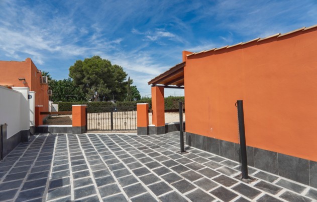 Resale - Villa - Las Heredades - Heredades