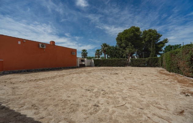 Resale - Villa - Las Heredades - Heredades
