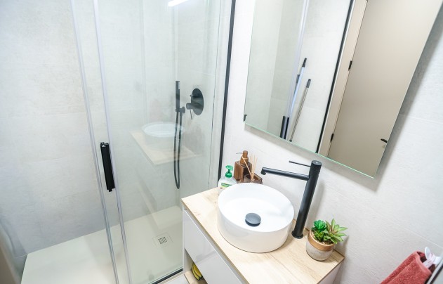 Resale - Apartment - Torrevieja - Acequion