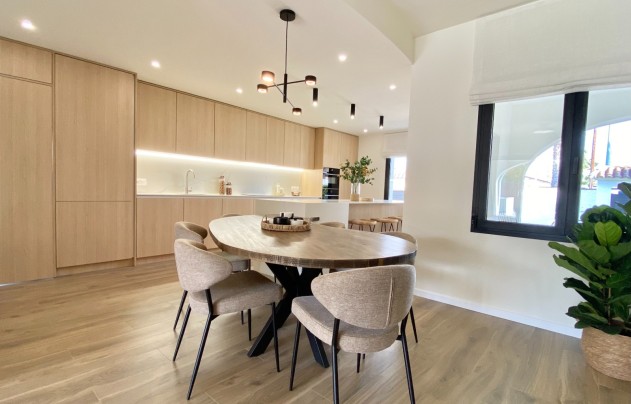 Herverkoop - Villa - Cabo Roig