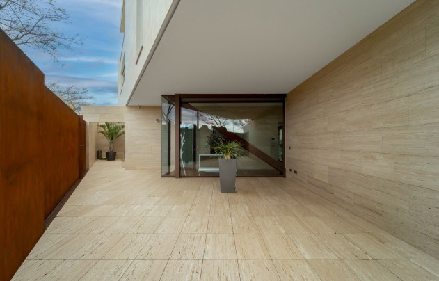 Resale - Villa - Novelda