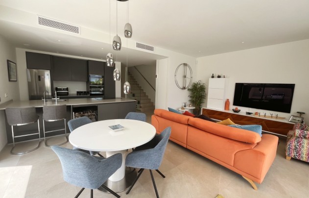 Resale - Villa - Los Montesinos - La Herrada