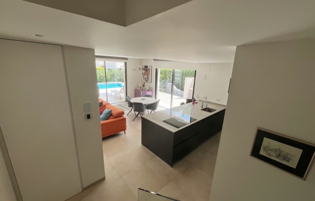 Resale - Villa - Los Montesinos - La Herrada
