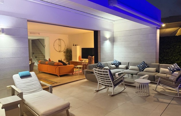Resale - Villa - Los Montesinos - La Herrada
