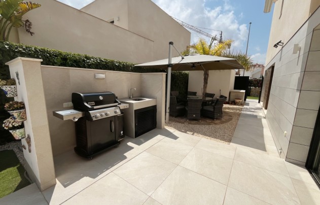 Resale - Villa - Los Montesinos - La Herrada