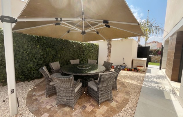 Resale - Villa - Los Montesinos - La Herrada