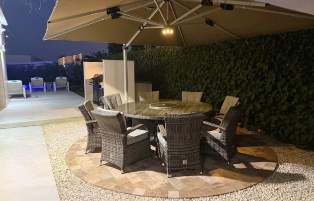 Resale - Villa - Los Montesinos - La Herrada