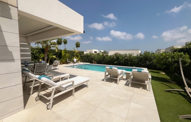 Resale - Villa - Los Montesinos - La Herrada