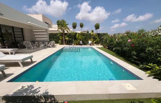 Resale - Villa - Los Montesinos - La Herrada