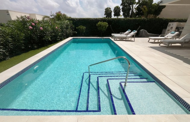 Resale - Villa - Los Montesinos - La Herrada