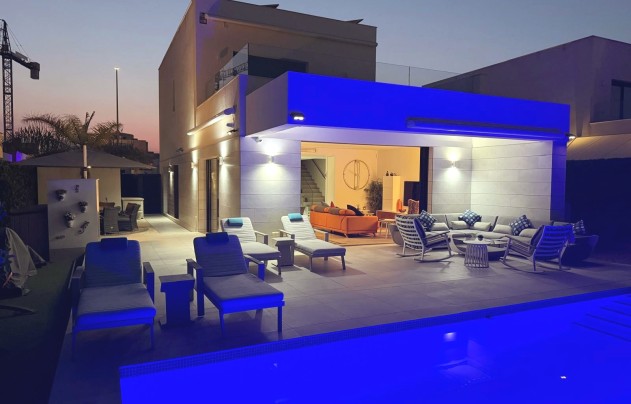 Resale - Villa - Los Montesinos - La Herrada