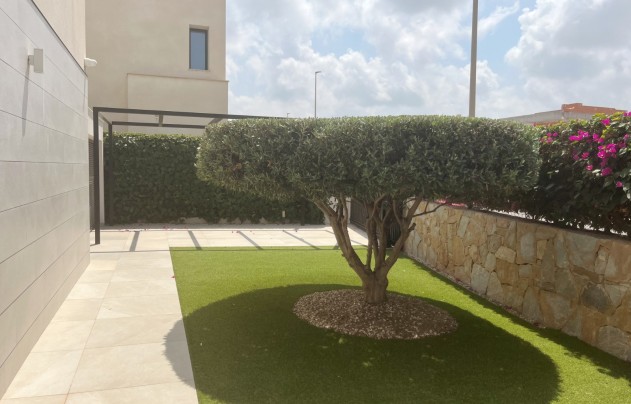 Resale - Villa - Los Montesinos - La Herrada