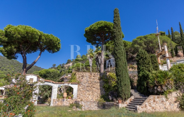 Resale - Villa - Girona
