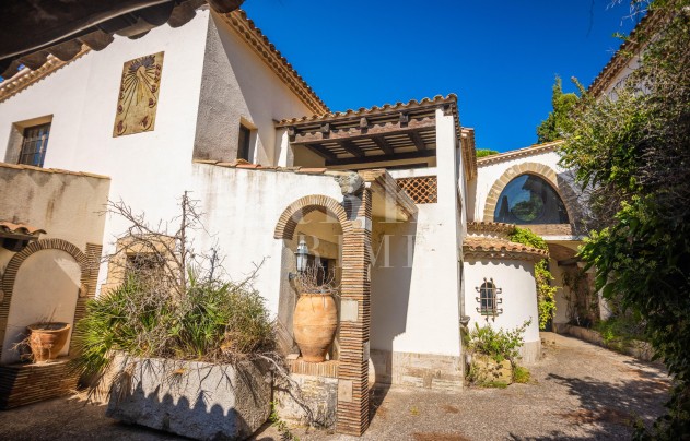 Resale - Villa - Girona