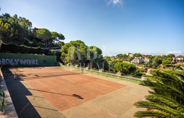 Resale - Villa - Girona