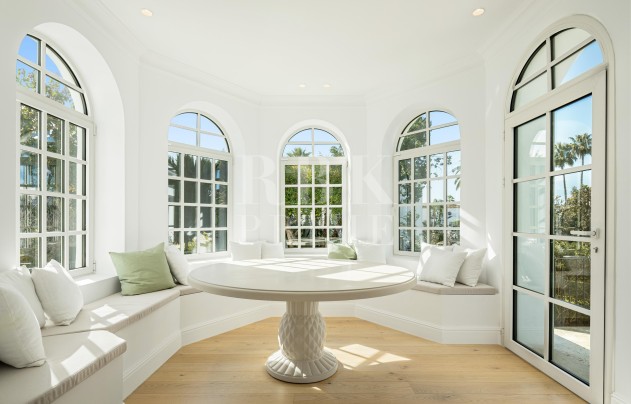 Resale - Villa - Malaga - Málaga