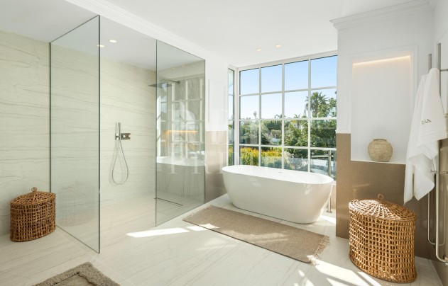 Resale - Villa - Malaga - Málaga