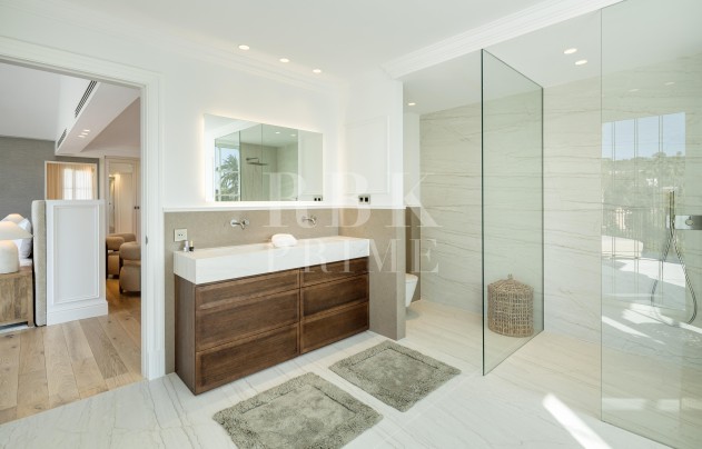 Resale - Villa - Malaga - Málaga