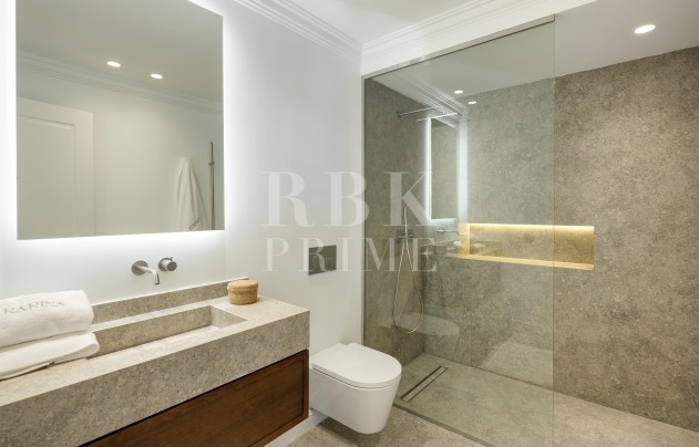 Resale - Villa - Malaga - Málaga