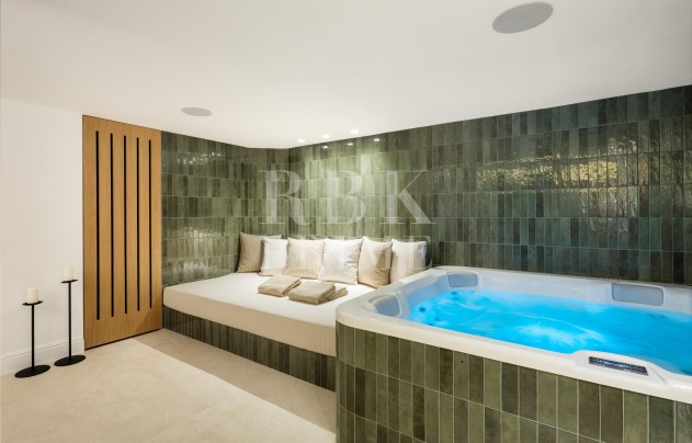 Resale - Villa - Malaga - Málaga