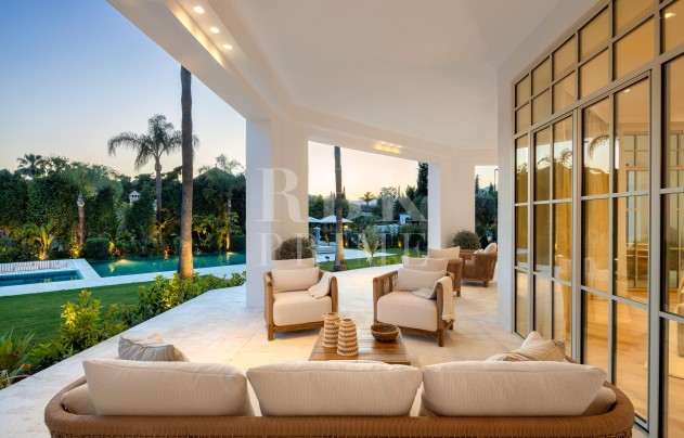 Resale - Villa - Malaga - Málaga