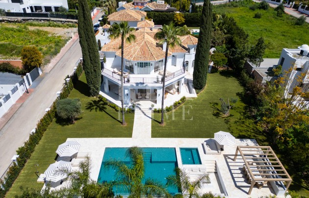 Resale - Villa - Malaga - Málaga