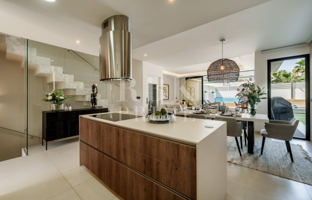 Resale - Villa - Marbella