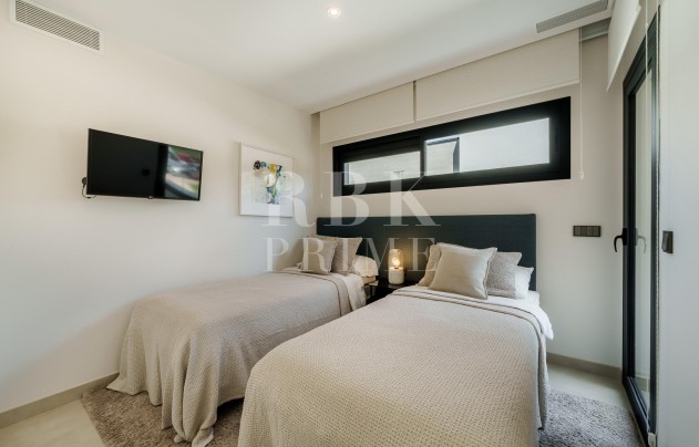 Resale - Villa - Marbella