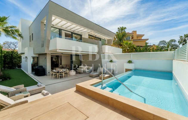 Resale - Villa - Marbella