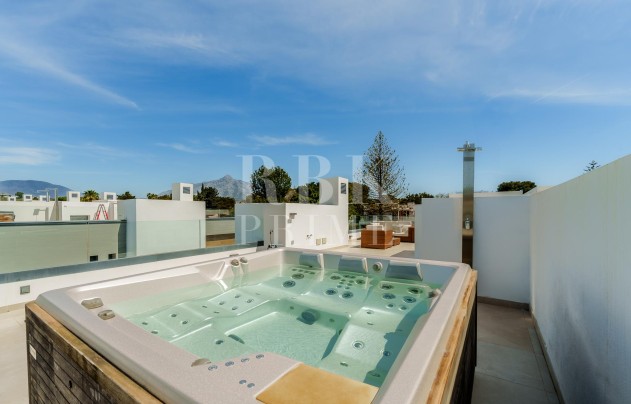 Resale - Villa - Marbella