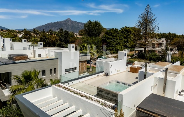 Resale - Villa - Marbella
