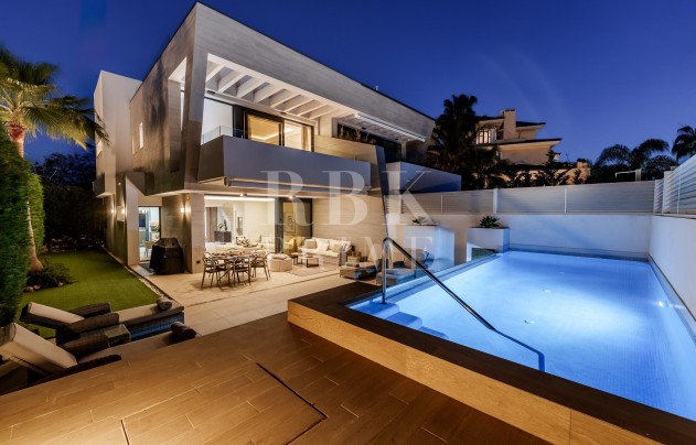 Resale - Villa - Marbella