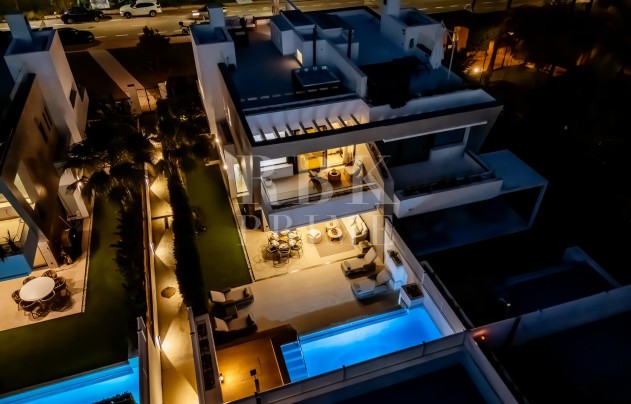 Resale - Villa - Marbella