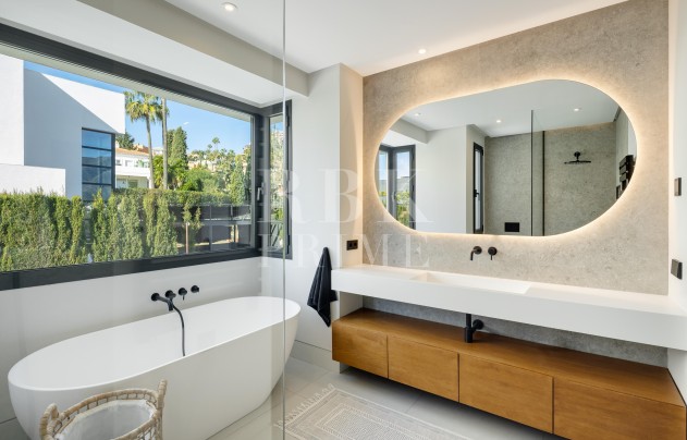 Reventa - Villa - Malaga - Nueva Andalucía