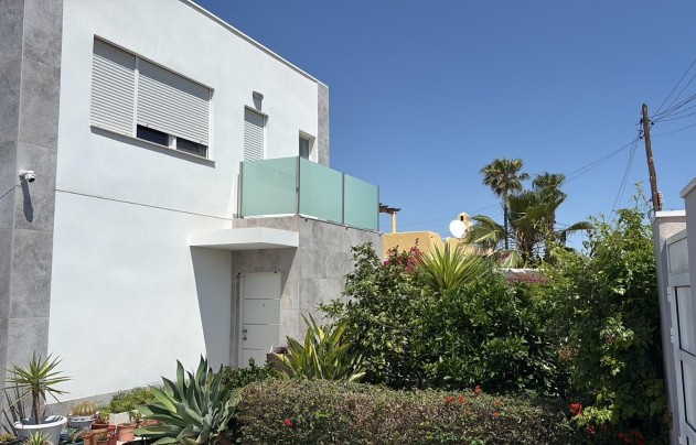 Resale - Villa / House - Torrevieja - La Siesta