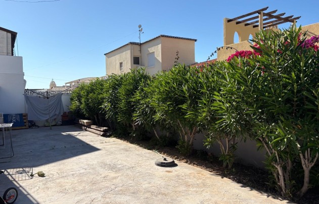 Resale - Villa / House - Torrevieja - La Siesta