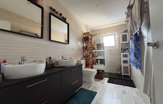 Resale - Villa / House - Torrevieja - La Siesta
