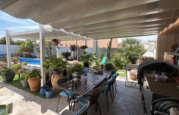 Resale - Villa / House - Torrevieja - La Siesta