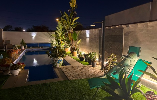 Resale - Villa / House - Torrevieja - La Siesta