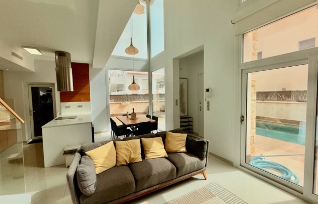 Resale - Villa - Ciudad Quesada - Pueblo Bravo