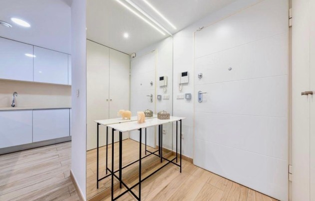 Resale - House - Finestrat - Urbanización