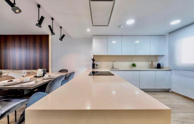 Resale - House - Finestrat - Urbanización