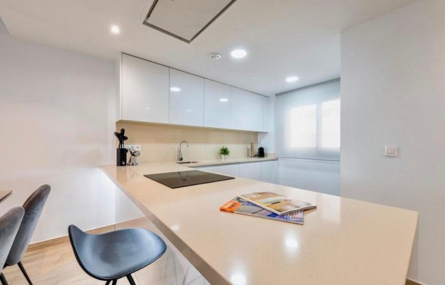 Resale - House - Finestrat - Urbanización