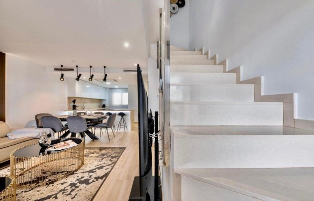 Resale - House - Finestrat - Urbanización