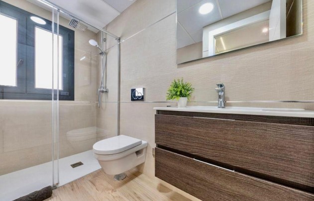 Resale - House - Finestrat - Urbanización